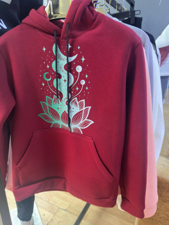 Lotus Dizaynlı Hoody – Qırmızı Rəng (Ay Temalı)